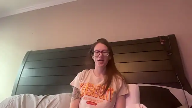 Snapshot of yourstrulylivy69 chatting on 02/06/25, 02:48 yourstrulylivy69 online show from 02/06/25, 02:48