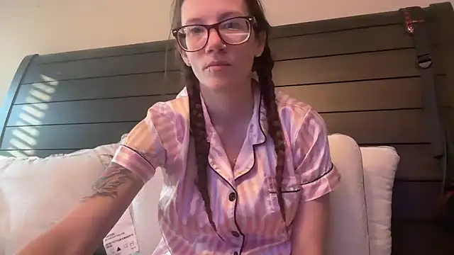 Snapshot of yourstrulylivy69 chatting on 02/20/25, 01:51 yourstrulylivy69 online show from 02/20/25, 01:51