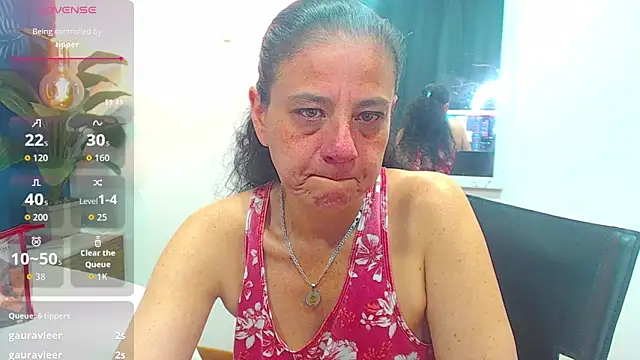 sasi luna online show from 10/12/25, 02:21