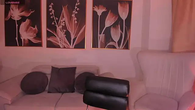 Snapshot of MiaFarrell_ chatting on 02/13/26, 06:37 MiaFarrell online show from 02/13/26, 06:37