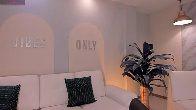 MiaFarrell  online show from 04/14/26, 06:14