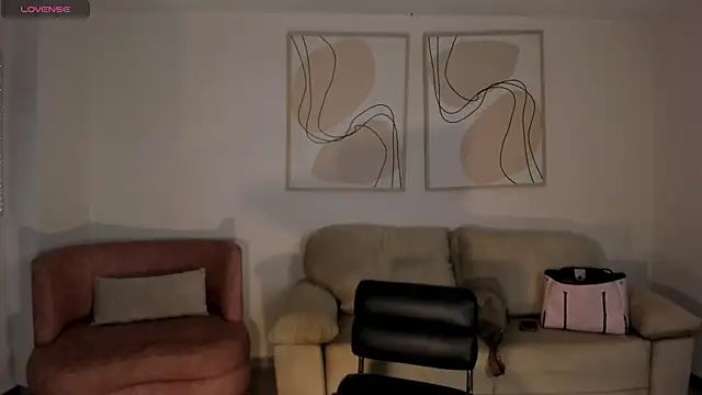 Snapshot of IsabelBornner chatting on 05/17/26, 11:17 IsabelBornner online show from 05/17/26, 11:17