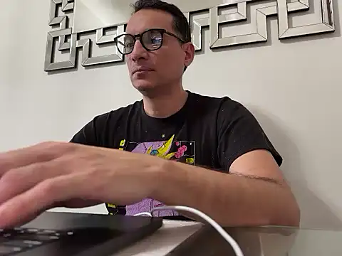 alex ruiz85 online show from 06/18/26, 06:45
