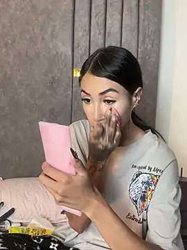 Snapshot of Cassie_howard_ chatting on 02/19/25, 02:33 Cassie howard online show from 02/19/25, 02:33