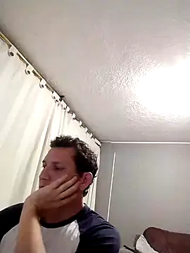 Snapshot of Bombi22 chatting on 12/15/24, 03:13 Bombi22 online show from 12/15/24, 03:13