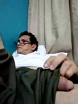 Snapshot of Bombi22 chatting on 12/15/24, 11:53 Bombi22 online show from 12/15/24, 11:53