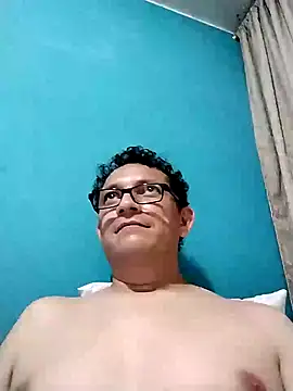 Snapshot of Bombi22 chatting on 12/16/24, 05:17 Bombi22 online show from 12/16/24, 05:17