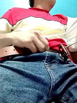 Snapshot of Bombi22 chatting on 01/03/25, 03:38 Bombi22 online show from 01/03/25, 03:38