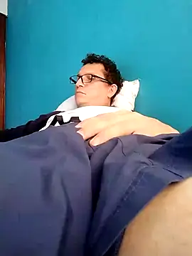 Snapshot of Bombi22 chatting on 01/07/25, 06:24 Bombi22 online show from 01/07/25, 06:24