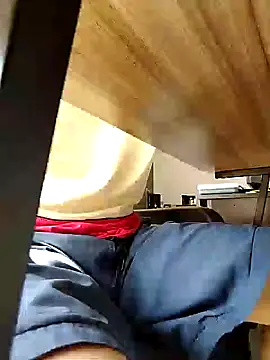 Snapshot of Bombi22 chatting on 01/08/25, 04:11 Bombi22 online show from 01/08/25, 04:11