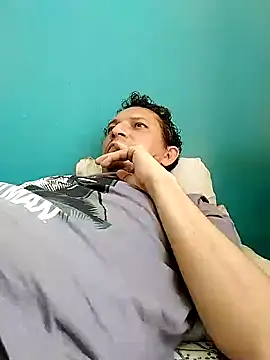 Snapshot of Bombi22 chatting on 01/12/25, 03:14 Bombi22 online show from 01/12/25, 03:14