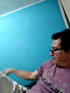 Snapshot of Bombi22 chatting on 01/16/25, 04:49 Bombi22 online show from 01/16/25, 04:49