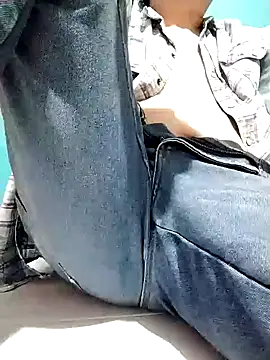 Snapshot of Bombi22 chatting on 01/30/25, 04:16 Bombi22 online show from 01/30/25, 04:16