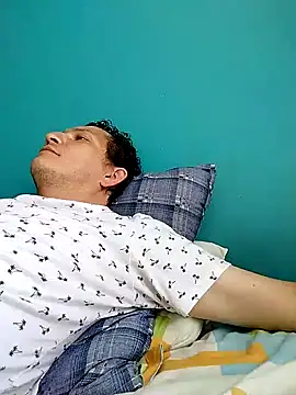 Snapshot of Bombi22 chatting on 02/12/25, 03:05 Bombi22 online show from 02/12/25, 03:05