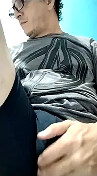 Snapshot of Bombi22 chatting on 02/15/25, 02:47 Bombi22 online show from 02/15/25, 02:47