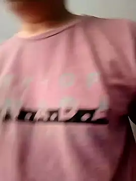 Snapshot of Bombi22 chatting on 02/18/25, 06:26 Bombi22 online show from 02/18/25, 06:26