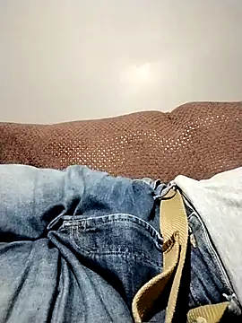 Snapshot of Bombi22 chatting on 02/21/25, 05:24 Bombi22 online show from 02/21/25, 05:24