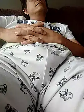 Snapshot of Bombi22 chatting on 03/13/25, 05:39 Bombi22 online show from 03/13/25, 05:39