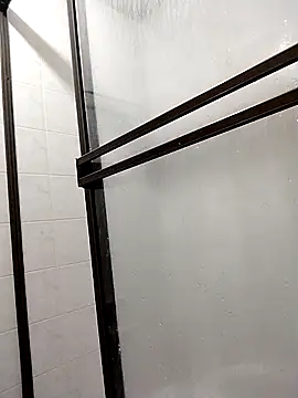 Snapshot of Bombi22 chatting on 09/11/25, 11:43 Bombi22 online show from 09/11/25, 11:43