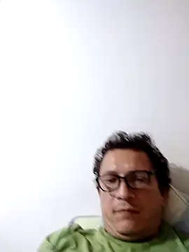 Snapshot of Bombi22 chatting on 09/20/25, 04:46 Bombi22 online show from 09/20/25, 04:46