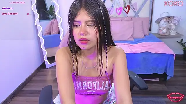 Snapshot of kittystart_tay chatting on 02/28/25, 01:26 kittystart tay online show from 02/28/25, 01:26