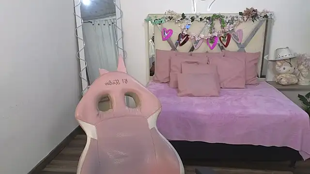 Snapshot of kittystart_tay chatting on 03/07/25, 07:05 kittystart tay online show from 03/07/25, 07:05