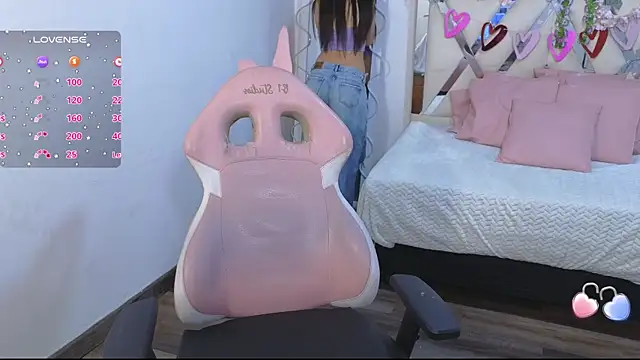 Snapshot of kittystart_tay chatting on 03/15/25, 07:38 kittystart tay online show from 03/15/25, 07:38