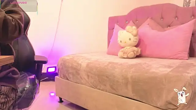 Snapshot of kittystart_tay chatting on 11/30/25, 11:47 kittystart tay online show from 11/30/25, 11:47