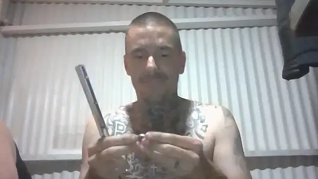 Snapshot of DaddyDifferent chatting on 04/20/26, 10:29 DaddyDifferent online show from 04/20/26, 10:29