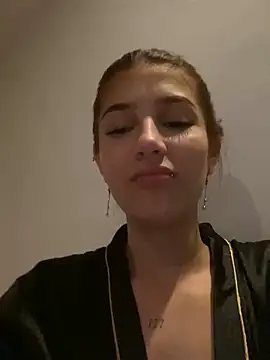 Snapshot of thamygomezz chatting on 02/01/25, 04:35 thamygomezz online show from 02/01/25, 04:35