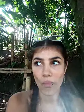 Snapshot of thamygomezz chatting on 09/14/25, 04:06 thamygomezz online show from 09/14/25, 04:06