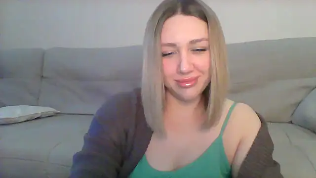 Snapshot of VickyLove047 chatting on 03/08/25, 05:49 VickyLove047 online show from 03/08/25, 05:49