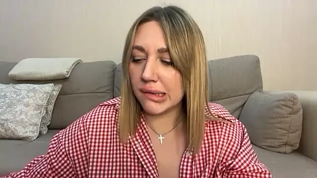 Snapshot of VickyLove047 chatting on 11/05/25, 08:42 VickyLove047 online show from 11/05/25, 08:42