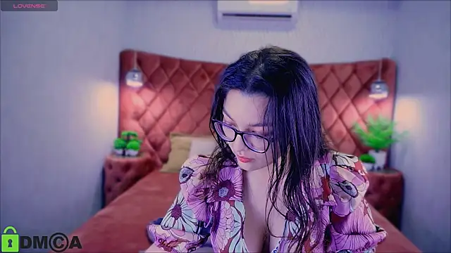 Snapshot of ZarifaBev chatting on 12/28/24, 10:55 ZarifaBev online show from 12/28/24, 10:55