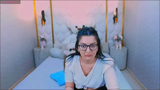 Snapshot of ZarifaBev chatting on 01/07/25, 04:16 ZarifaBev online show from 01/07/25, 04:16