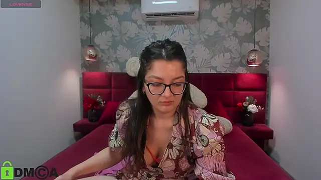 Snapshot of ZarifaBev chatting on 01/11/25, 01:27 ZarifaBev online show from 01/11/25, 01:27