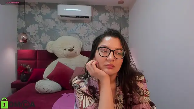 Snapshot of ZarifaBev chatting on 01/11/25, 04:27 ZarifaBev online show from 01/11/25, 04:27