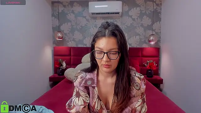 Snapshot of ZarifaBev chatting on 02/21/25, 07:32 ZarifaBev online show from 02/21/25, 07:32