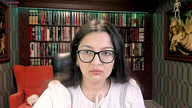 Snapshot of ZarifaBev chatting on 09/11/25, 10:10 ZarifaBev online show from 09/11/25, 10:10