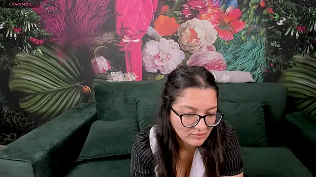 Snapshot of ZarifaBev chatting on 09/13/25, 10:15 ZarifaBev online show from 09/13/25, 10:15