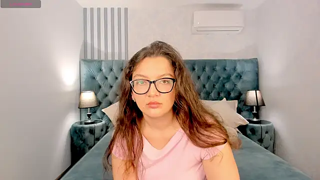 Snapshot of ZarifaBev chatting on 09/27/25, 01:38 ZarifaBev online show from 09/27/25, 01:38