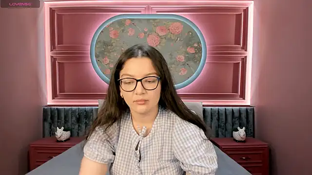 Snapshot of ZarifaBev chatting on 10/09/25, 02:48 ZarifaBev online show from 10/09/25, 02:48