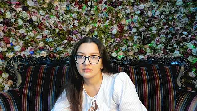 Snapshot of ZarifaBev chatting on 10/15/25, 12:16 ZarifaBev online show from 10/15/25, 12:16