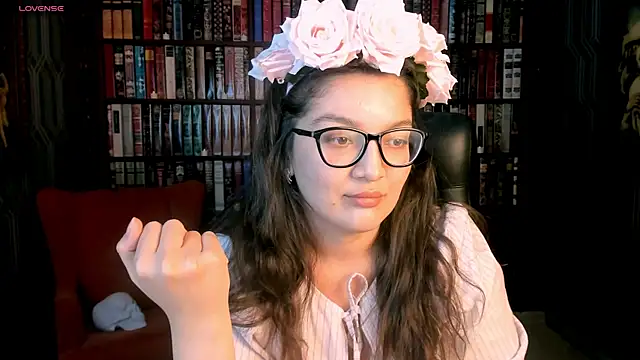 Snapshot of ZarifaBev chatting on 10/31/25, 10:22 ZarifaBev online show from 10/31/25, 10:22