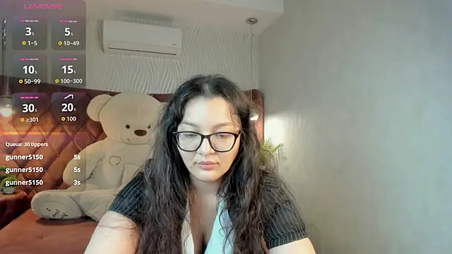 Snapshot of ZarifaBev chatting on 12/01/25, 03:33 ZarifaBev online show from 12/01/25, 03:33