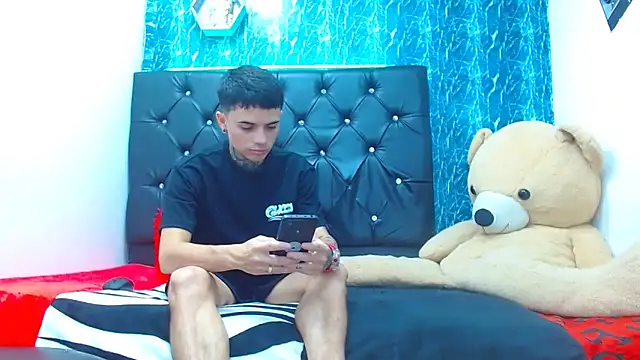 Snapshot of exotic_hot_couple chatting on 01/30/25, 12:07 exotic hot couple online show from 01/30/25, 12:07