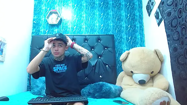 Snapshot of exotic_hot_couple chatting on 03/18/25, 02:15 exotic hot couple online show from 03/18/25, 02:15