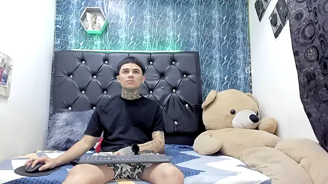 exotic hot couple online show from 11/22/25, 01:04