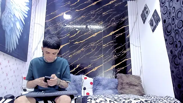 Snapshot of exotic_hot_couple chatting on 05/10/26, 10:48 exotic hot couple online show from 05/10/26, 10:48