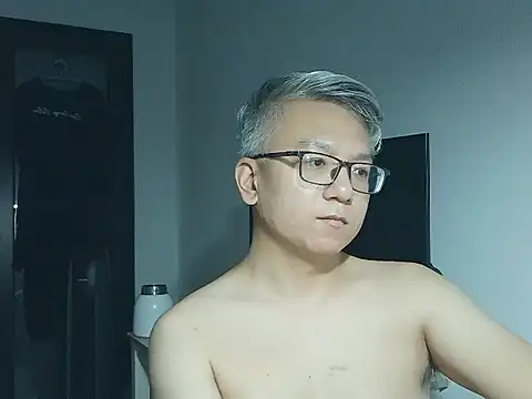 Snapshot of leoUSIR chatting on 09/16/25, 03:24 leoUSIR online show from 09/16/25, 03:24